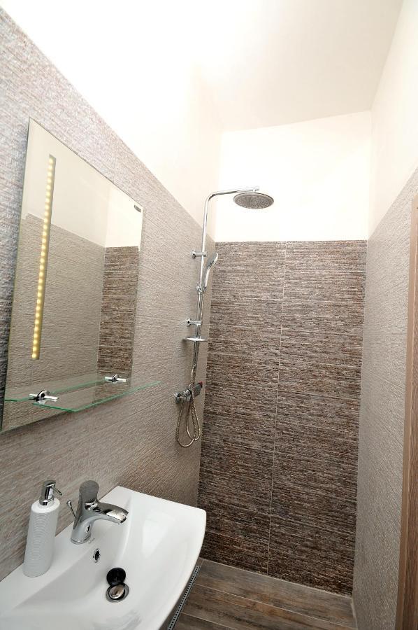 Apartmany Mojzitov Dvor Lucenec Luaran gambar