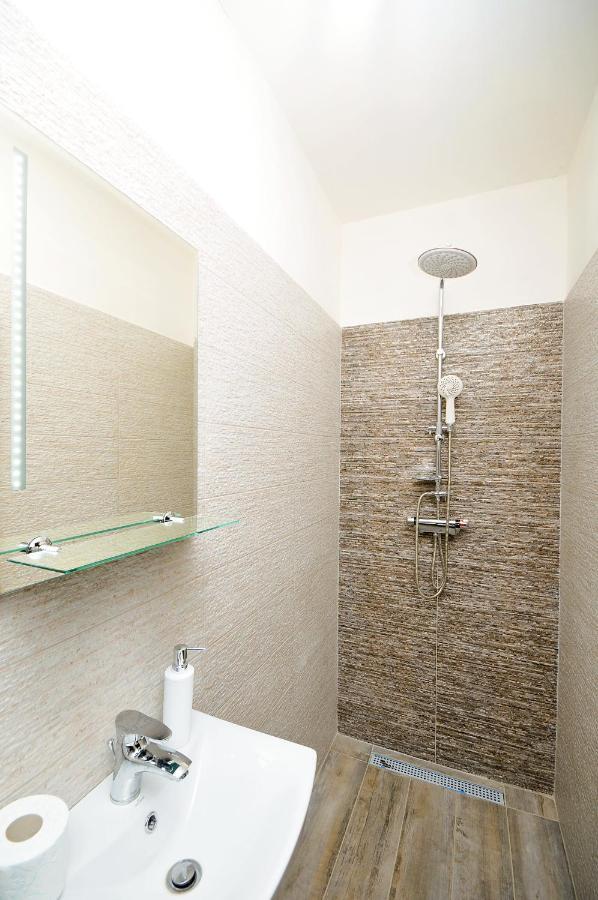 Apartmany Mojzitov Dvor Lucenec Luaran gambar